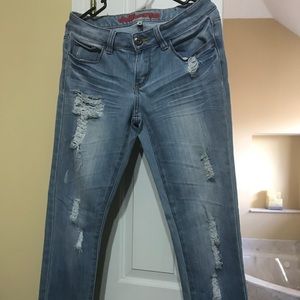 Dollhouse distressed jeans (juniors)